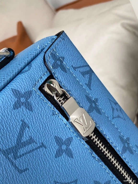 WIS MESSENGER LOUIS VUITTON NEW 1212